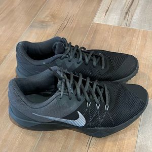 Mens Size 9.5 Nike Training Shoes- Black & Silver